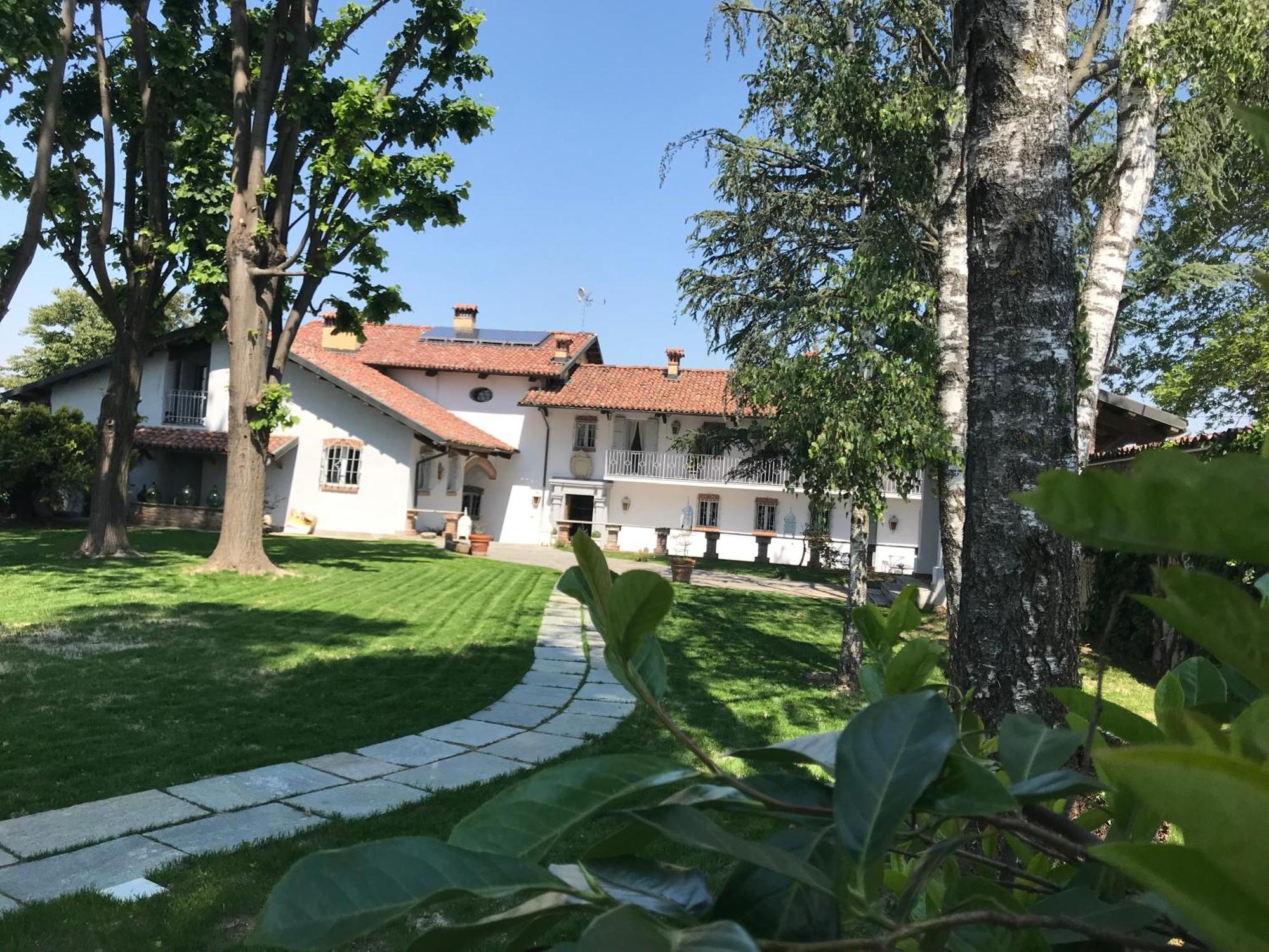 Antica Villa Cuneo- Guest House - "B&B E Non Un Hotel A Cuneo" 외부 사진